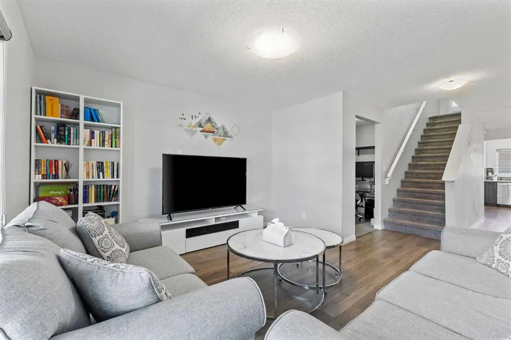 8 Copperpond Avenue SE