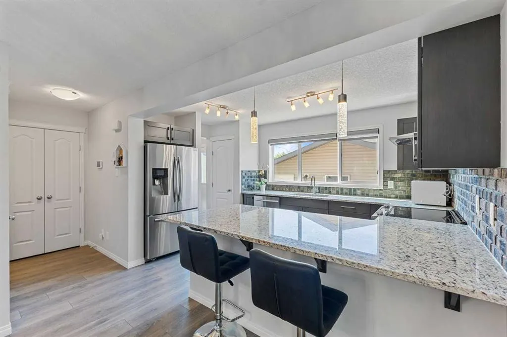 8 Copperpond Avenue SE