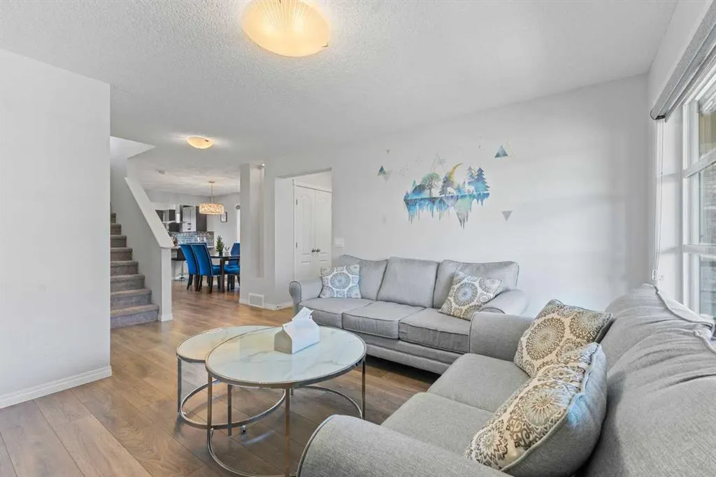 8 Copperpond Avenue SE