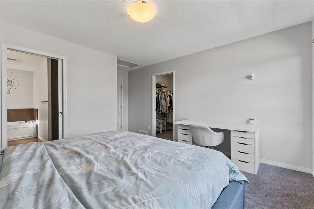 8 Copperpond Avenue SE