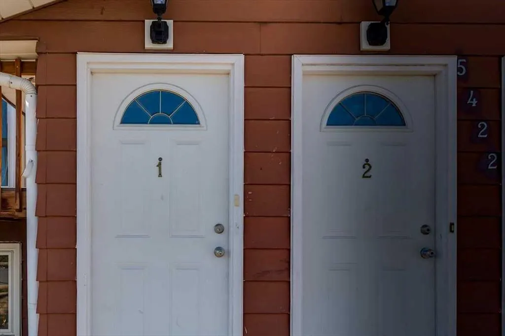 5418 and 5422 48 Avenue