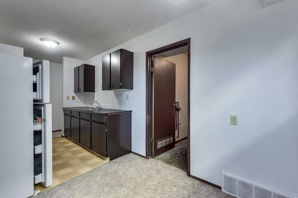 5418 and 5422 48 Avenue