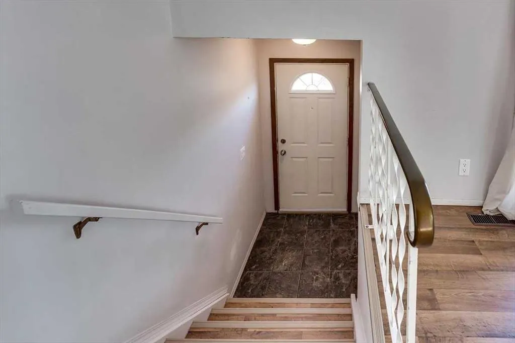 5418 and 5422 48 Avenue