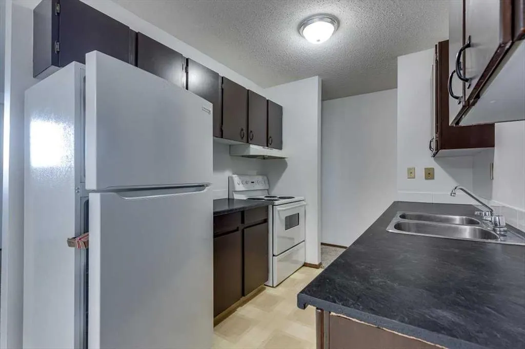 5418 and 5422 48 Avenue