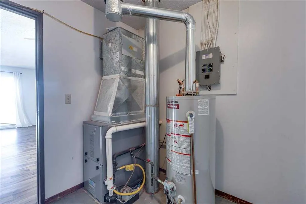 5418 and 5422 48 Avenue