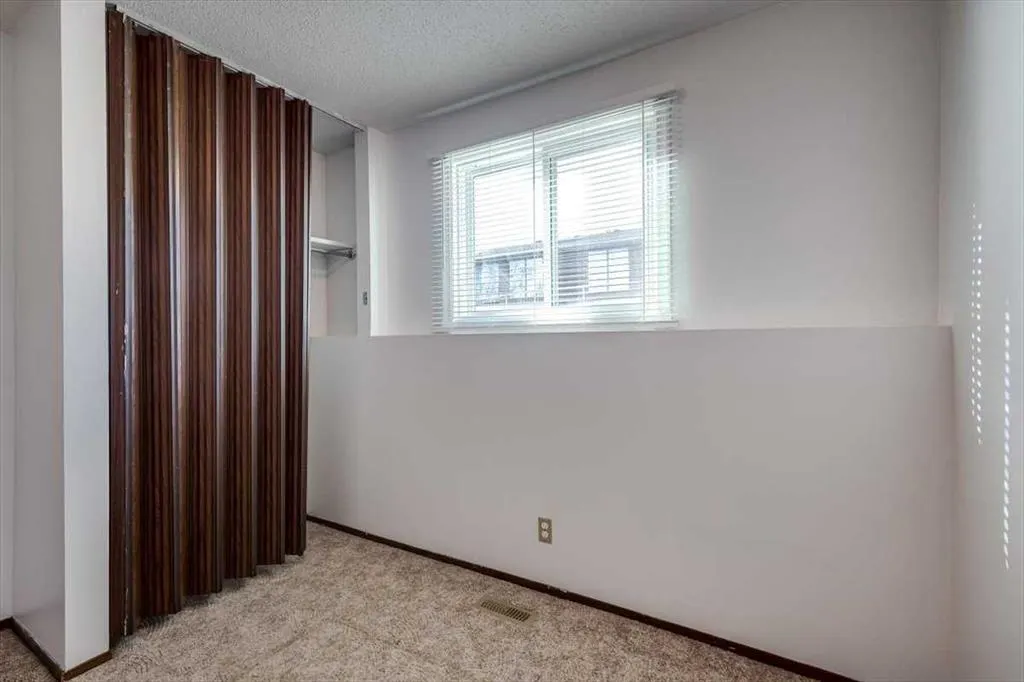 5418 and 5422 48 Avenue