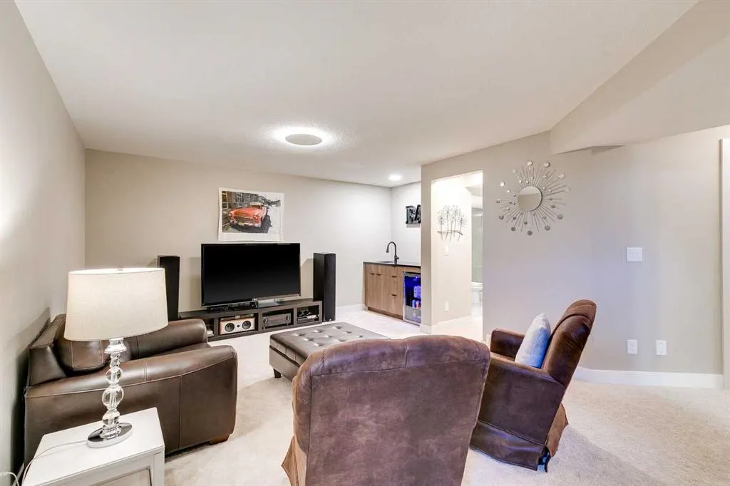 1719 Woodside Boulevard NW