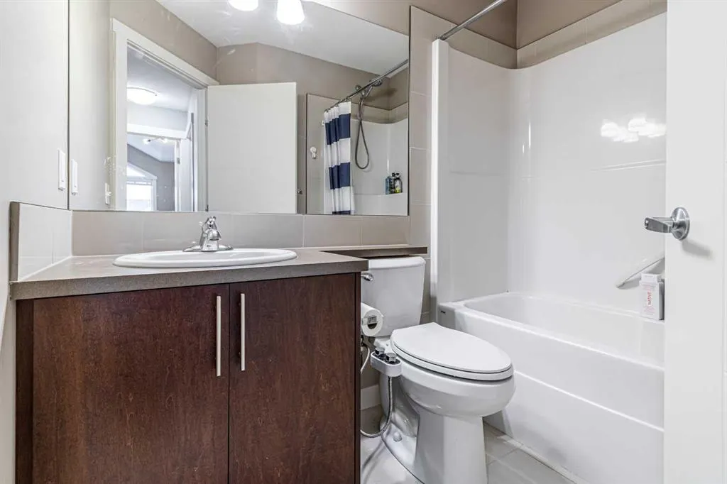 535 Redstone View NE