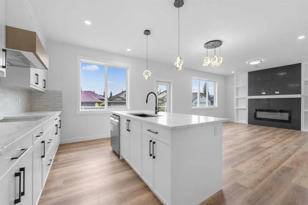 17 Lakes Estates Circle