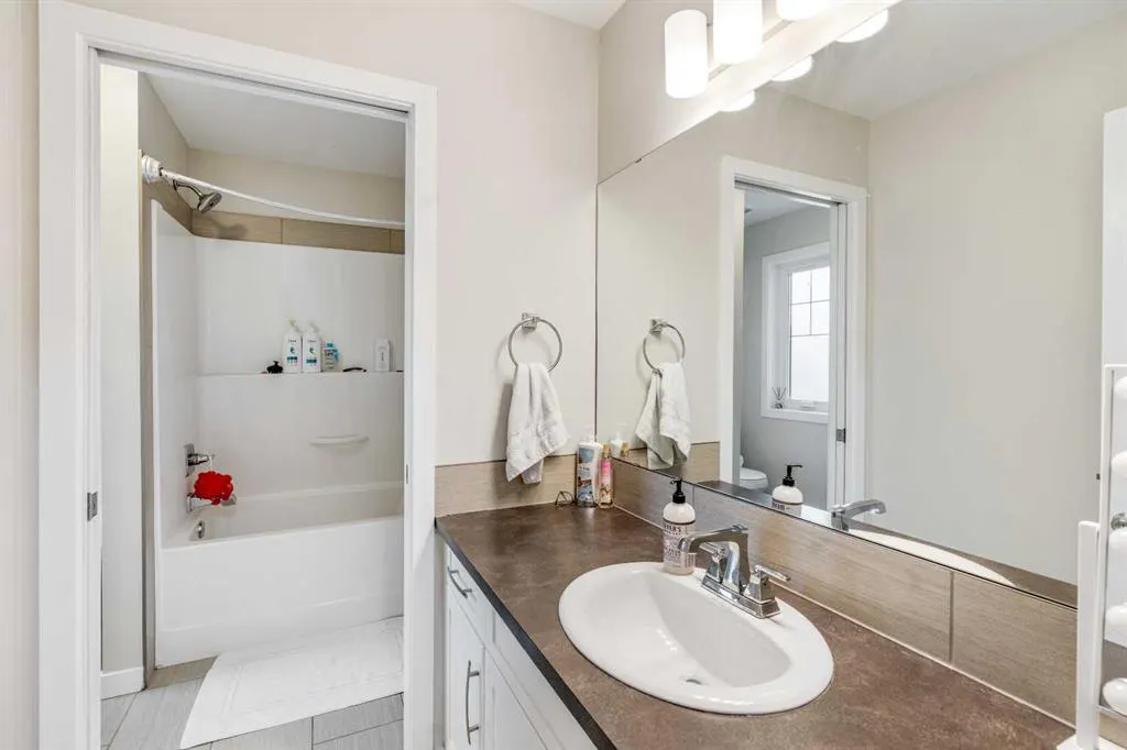 225 Lasalle Terrace W