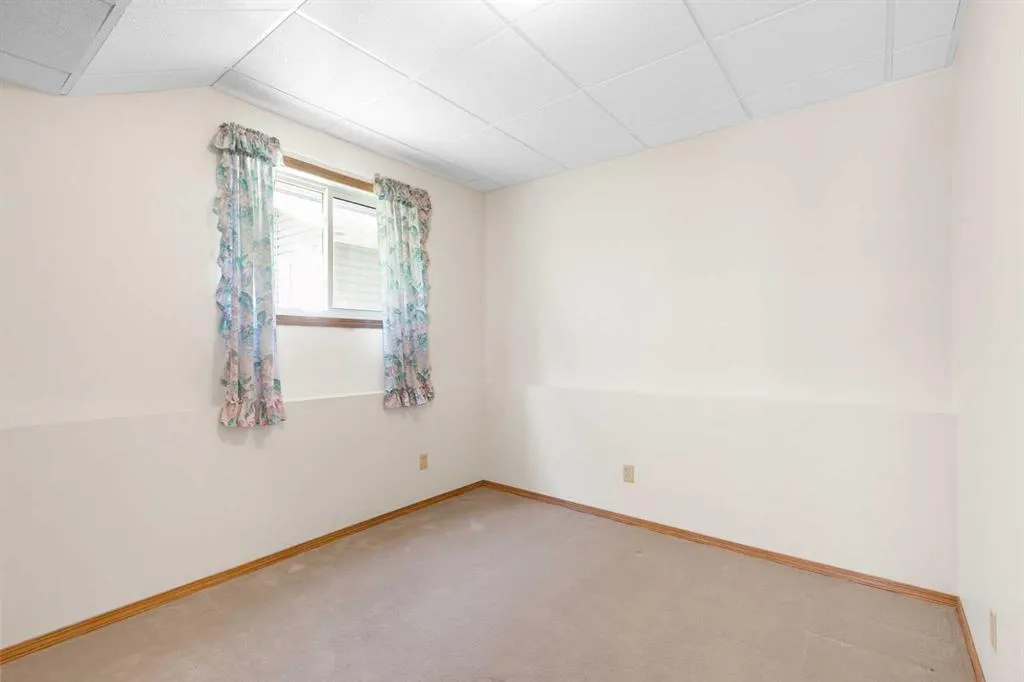 131 Tipping Close SE