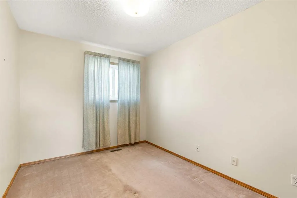 131 Tipping Close SE