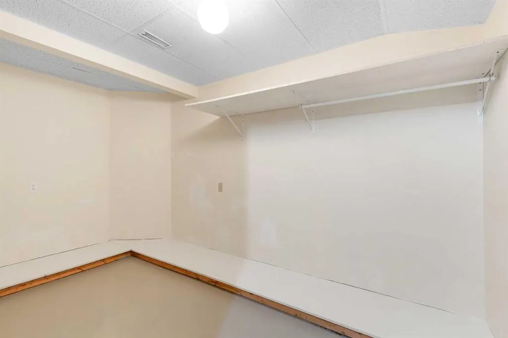 131 Tipping Close SE