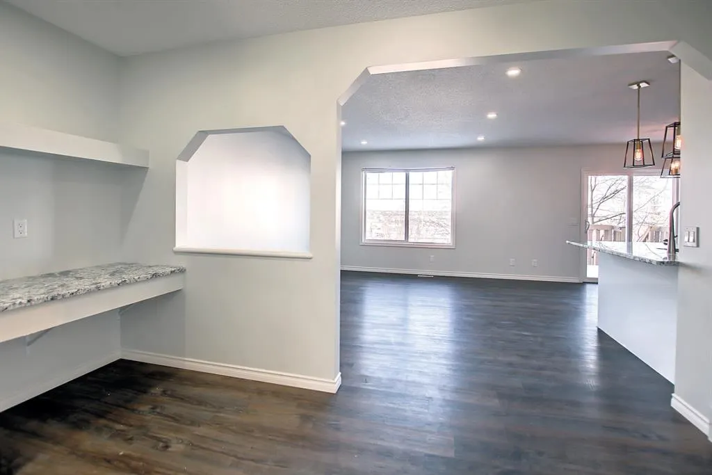 25 Panamount Crescent NW