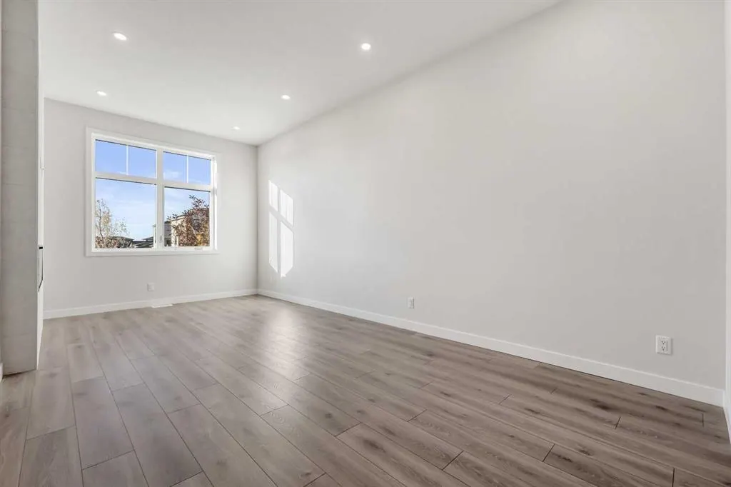 185 Mahogany Gardens SE, #502