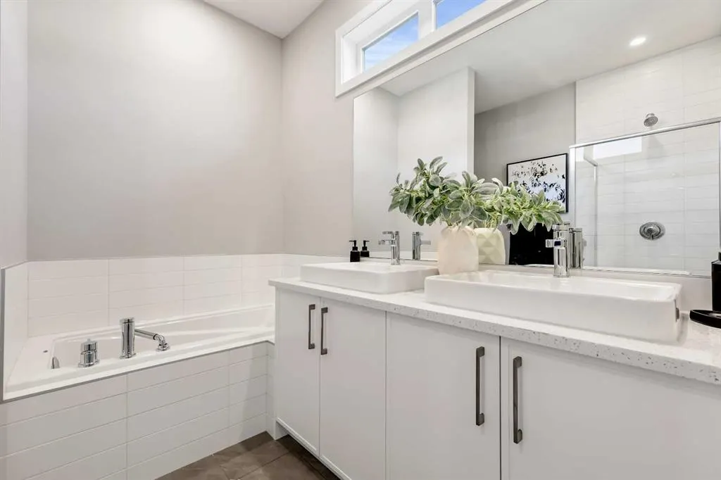 185 Mahogany Gardens SE, #402