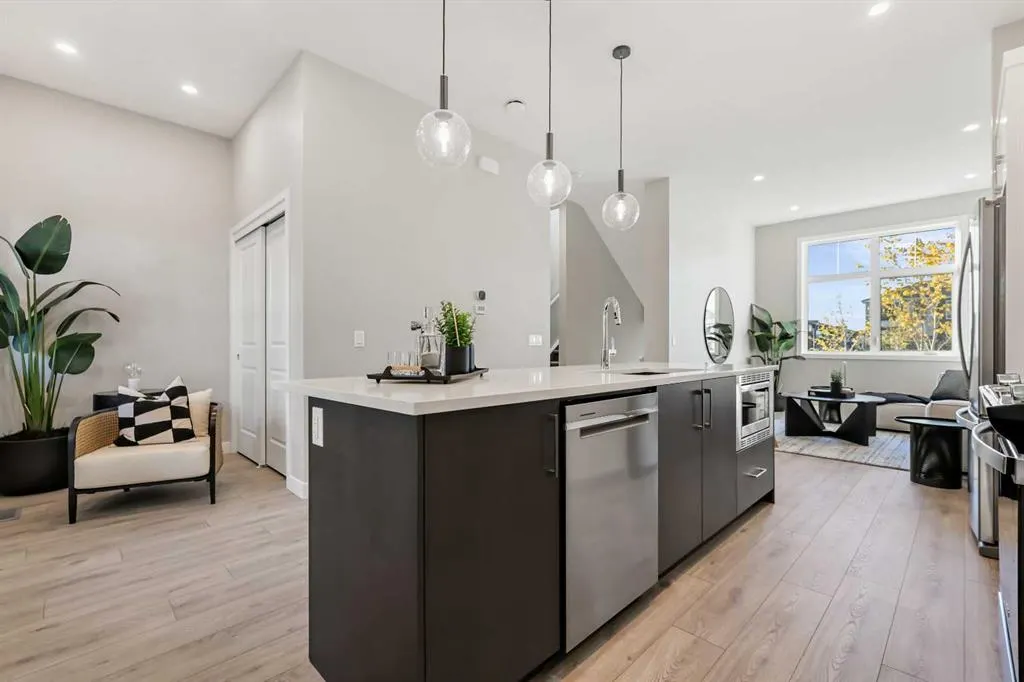 185 Mahogany Gardens SE, #402