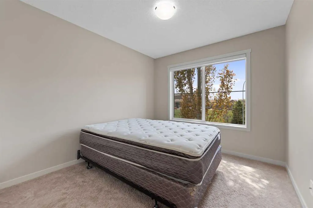 81 Copperpond Landing SE