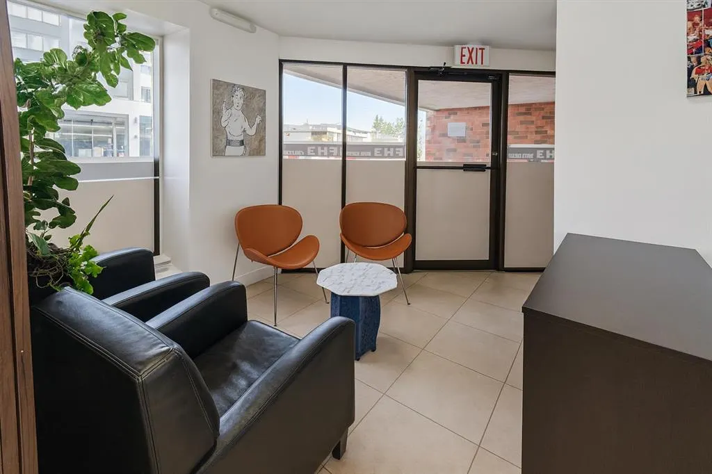 2909 17 Avenue SW #100