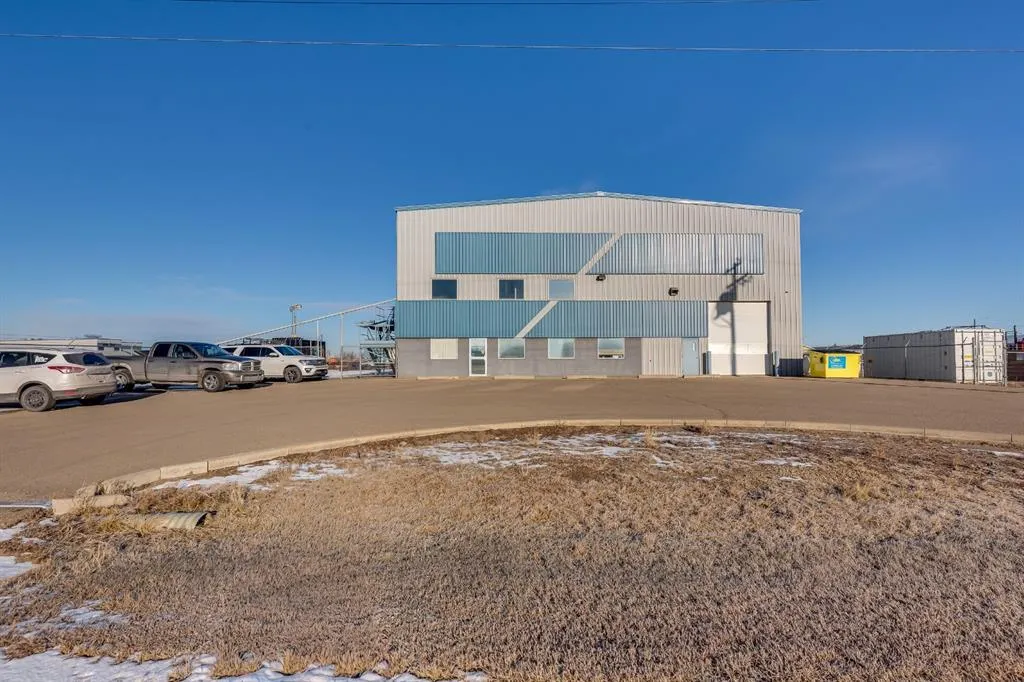6702 & 6706 44 Avenue