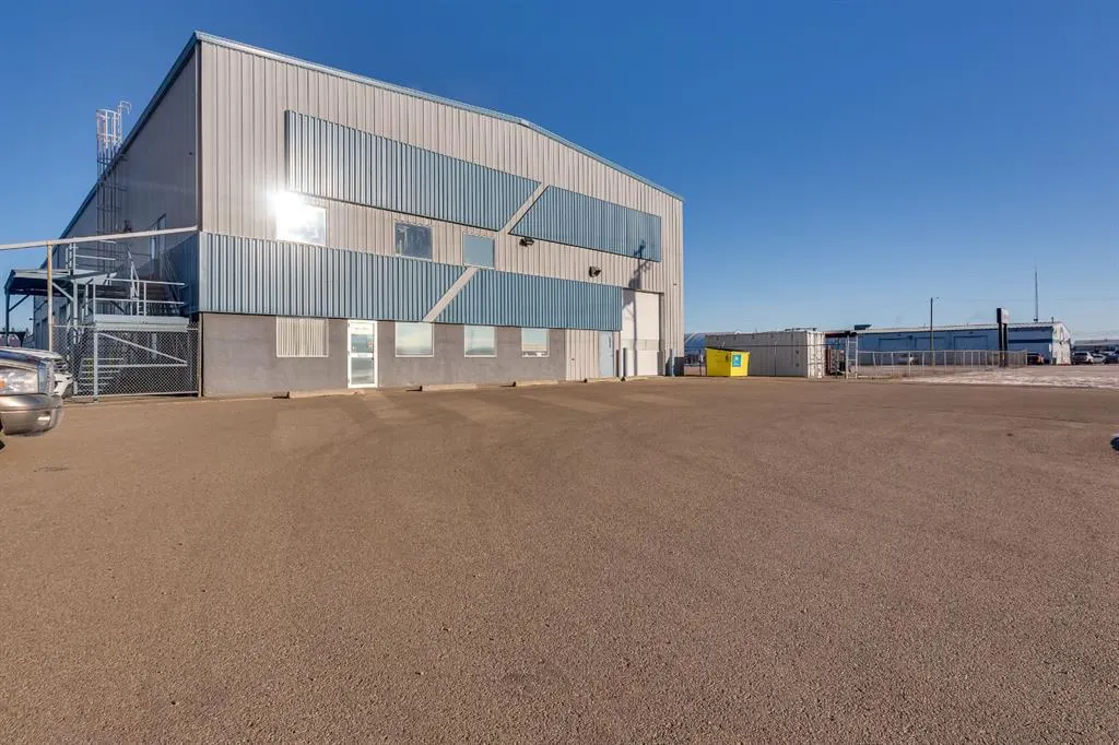 6702 & 6706 44 Avenue