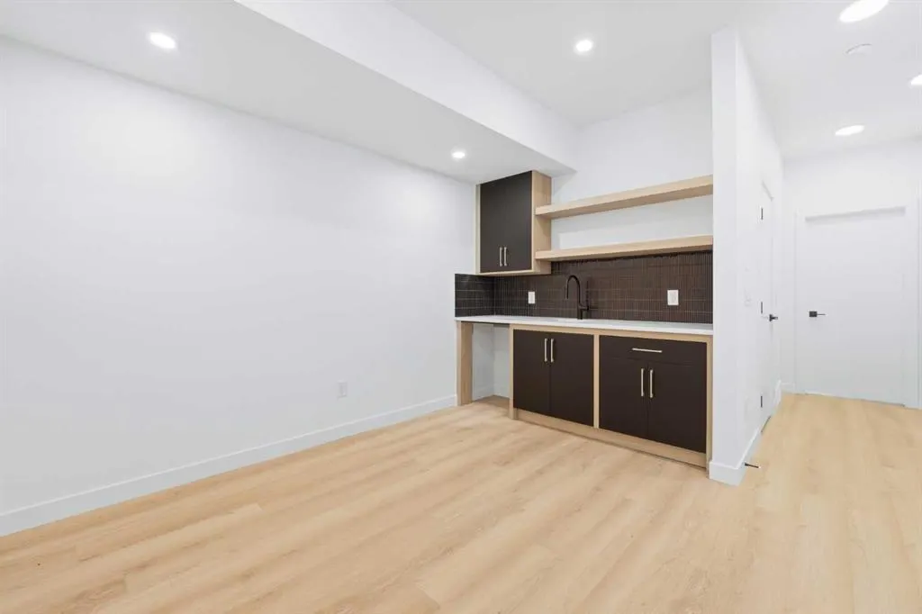 2701 28 Avenue SW #3