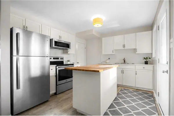 462 Killarney Glen Court SW