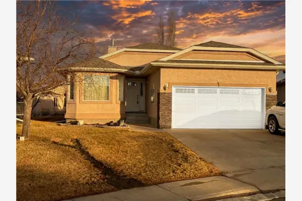 310 Riverside Garden NW