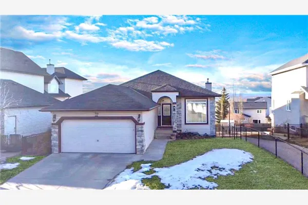 49 Arbour Crest Heights NW