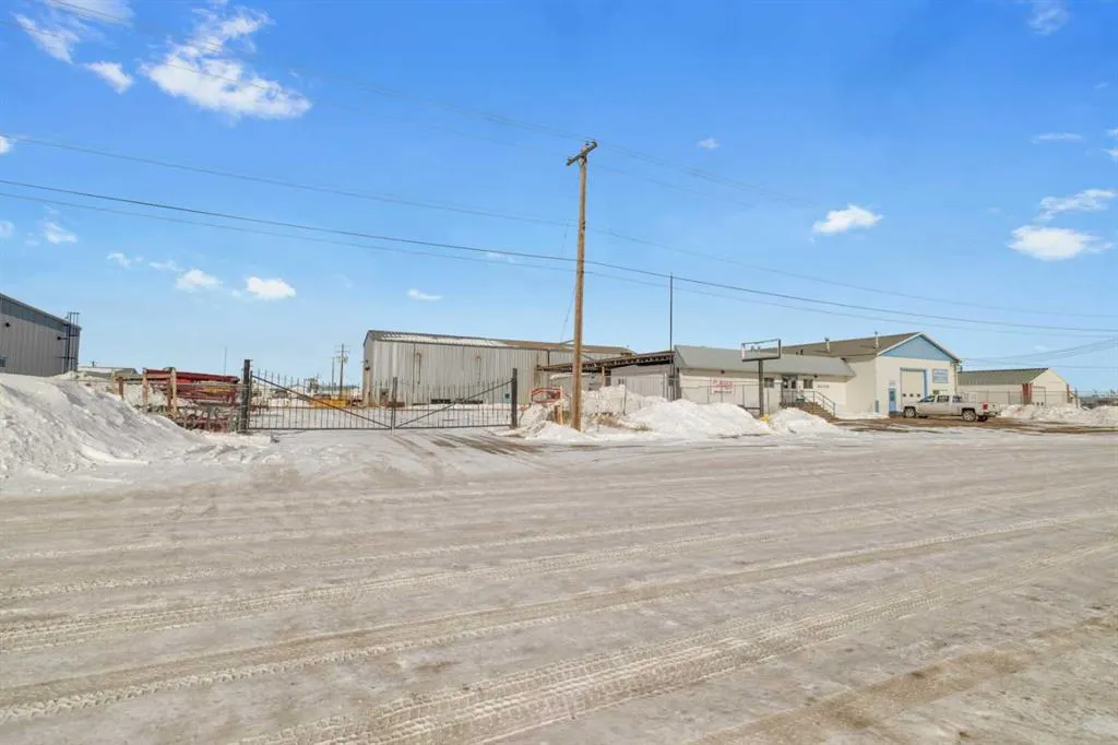 6606 42 ave