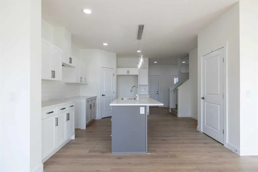 308 Edgefield Close