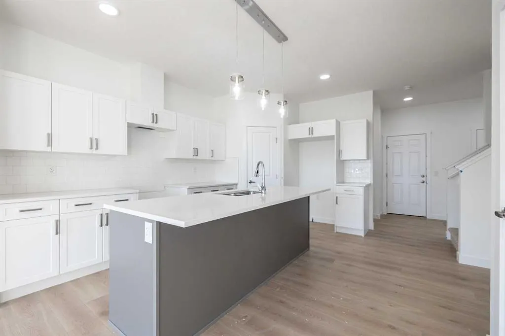 308 Edgefield Close