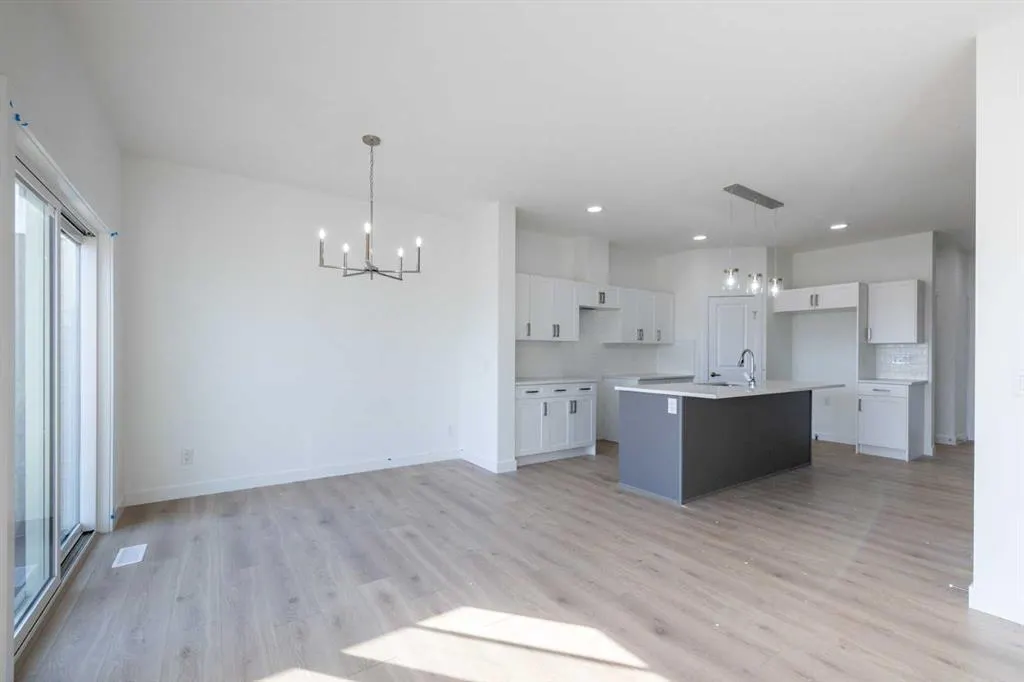308 Edgefield Close