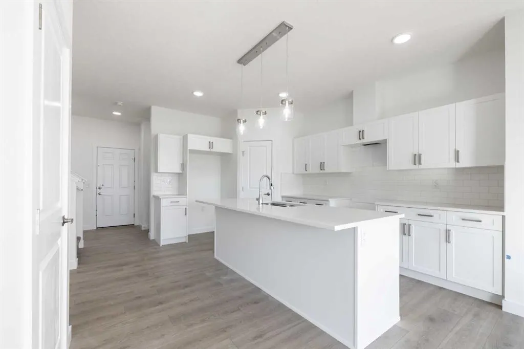 312 Edgefield Close