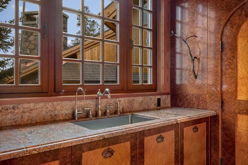 145 Silvertip Ridge