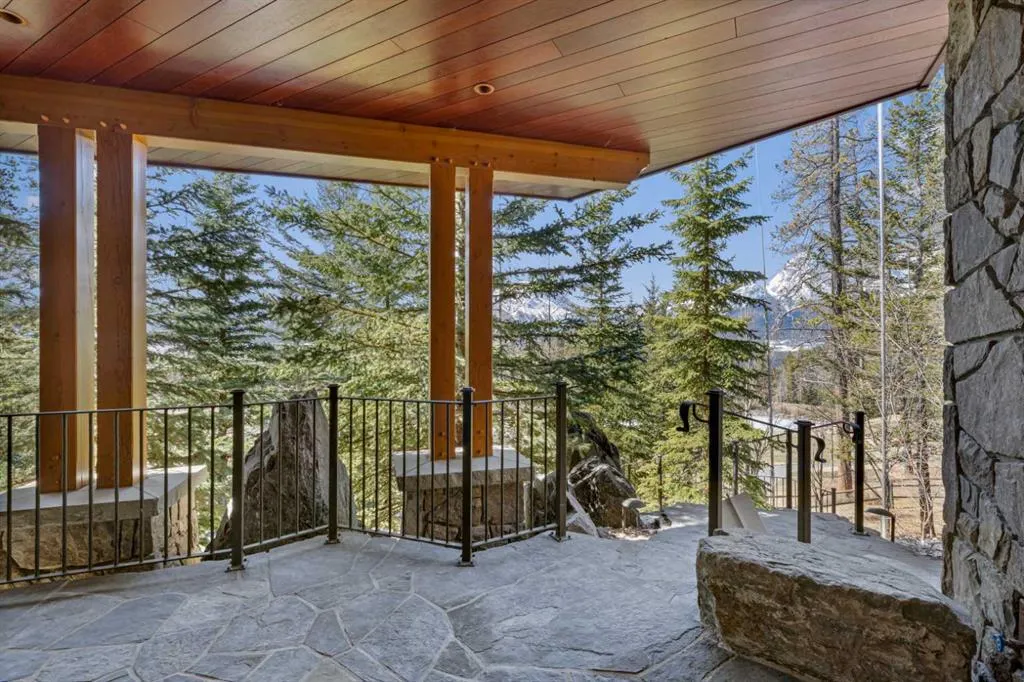 145 Silvertip Ridge