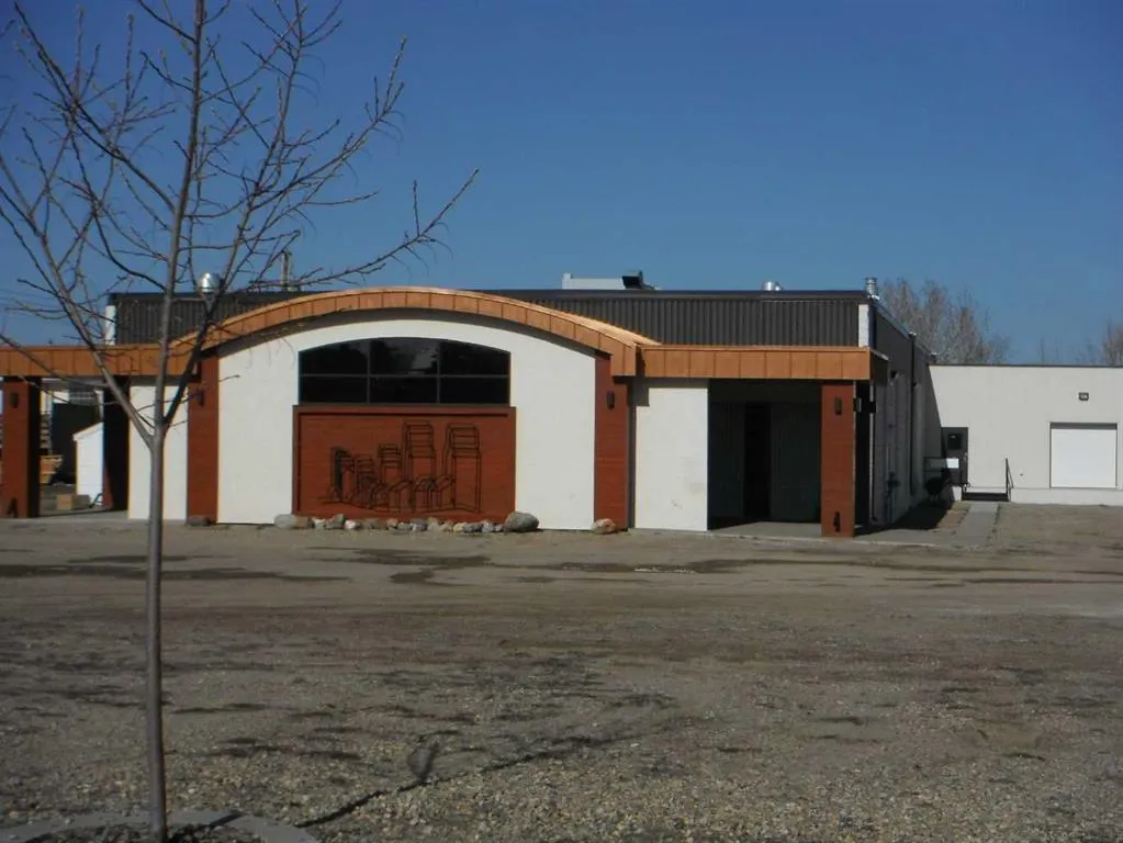 119 3 Avenue W