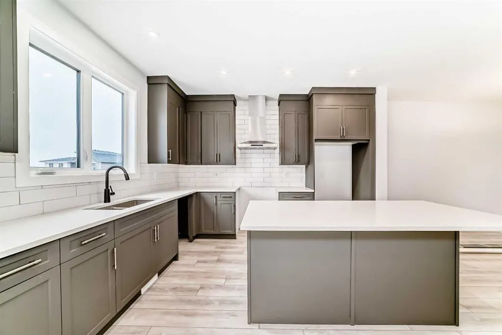 48 Monarch Bend