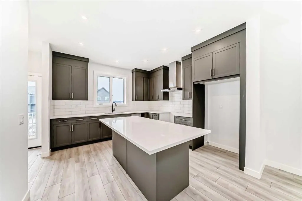 48 Monarch Bend