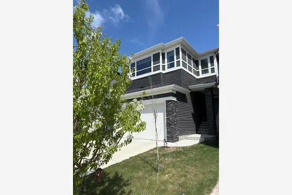 98 Lucas Crescent NW