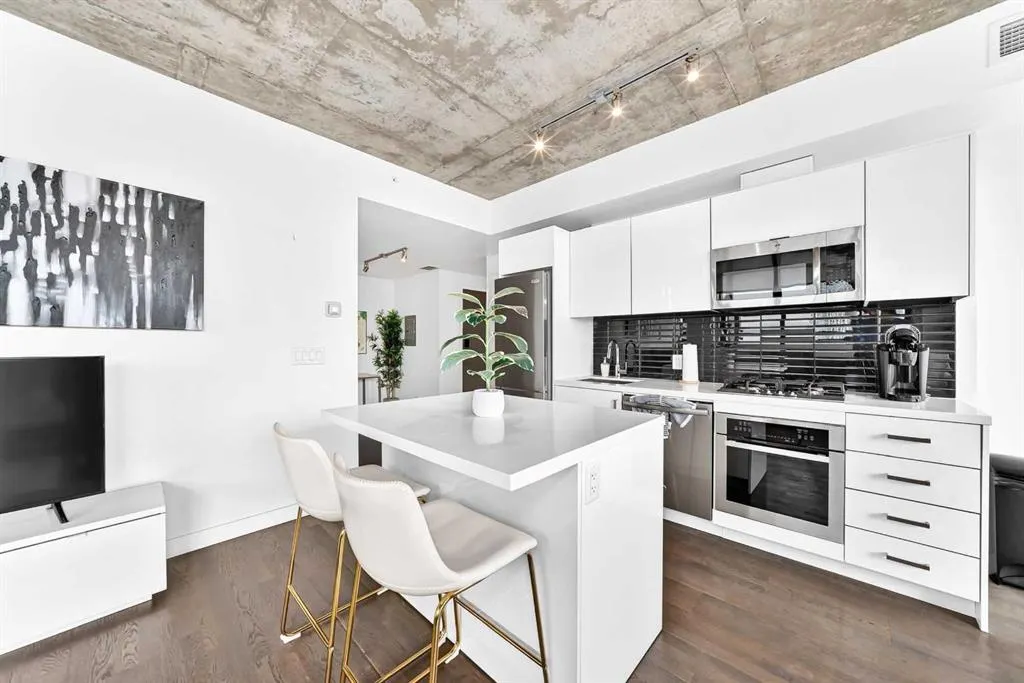 1010 6 Street SW #1402