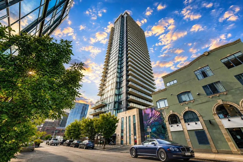 1010 6 Street SW #1402