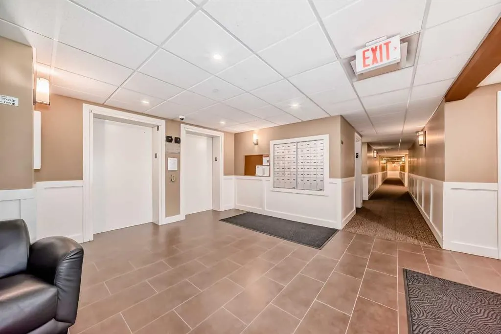 1005A Westmount Drive #211