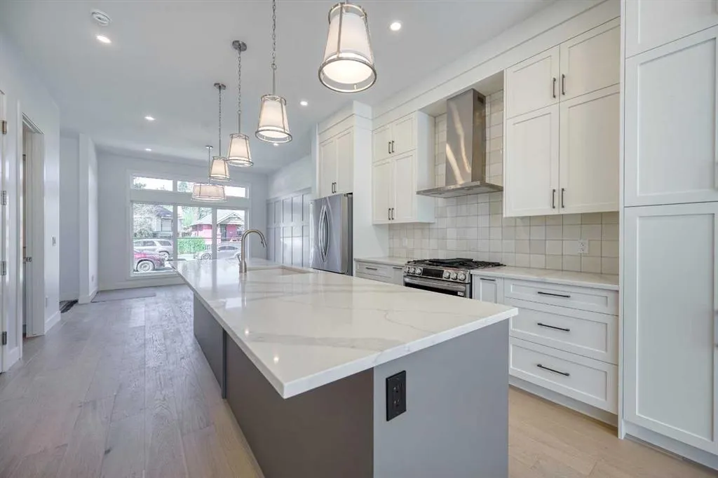 2008 26A Street SW