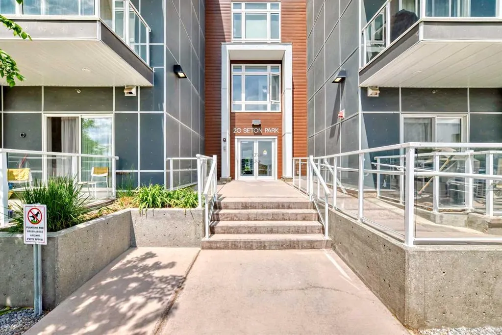 20 Seton Park SE #212