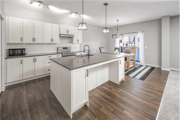 80 Howse Manor NE