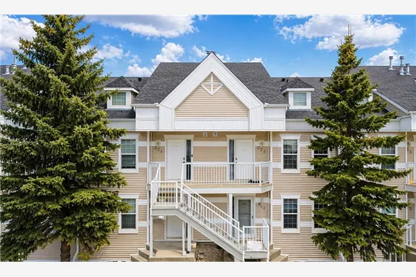 103 STRATHAVEN Drive E