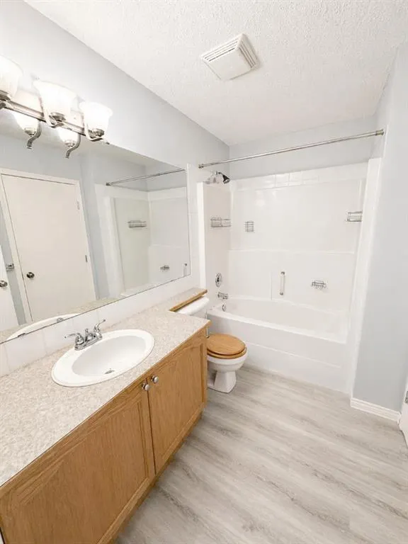 103 STRATHAVEN Drive E #323