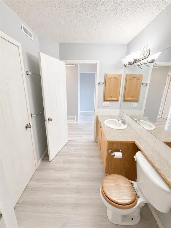 103 STRATHAVEN Drive E #323