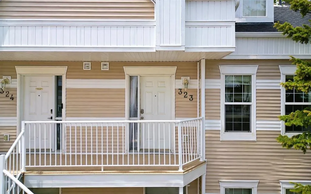103 STRATHAVEN Drive E #323